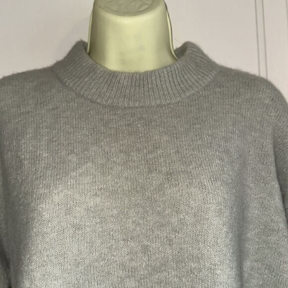 Who What Wear light green long sleeve sweater with button detail down sleeves - Picture 2 of 9